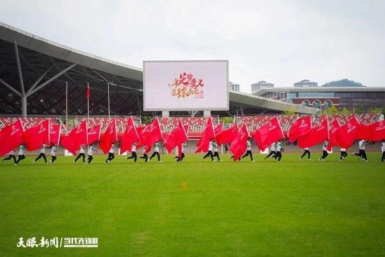 在 凯拉·奈特莉自曝一家四口确诊新冠 目前在家隔离 2021-11-29 据外媒报道，英国女演员凯拉·奈特莉日前在接受视频采访，宣传新片《平安夜》时透露确诊感染了新冠肺炎，并且自己一家四口都确诊了。