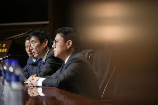 违者将追究其相关法律责任 标签： 今夜一起为爱鼓掌杨祐宁杨谨华陈嘉桦 ： 相关新闻 《生死赛车》定档3.MV上线 A-lin歌唱爱与幸福2103人看过 《天才游戏》曝预告 彭昱畅丁禹兮化身纯恨宿敌2667人看过 《纯真年代的爱情》研讨会 孙千王天辰忆拍摄往3157人看过 新闻首页 电影新闻首页 明星新闻 华语 海外 成龙、梁朝伟、小贝、李栋旭等观战NBA中国赛 日前，25-26赛季NBA季前赛在中国澳门举行，成龙、梁朝伟 、刘嘉玲、任达华、大卫·贝克汉姆、林书豪、李小鹏、李栋旭、刘宪华、杜华、李汶翰等到场观.Disney+剧集《诉讼女王》（All\'s Fair）在化学之家举行首映礼。
