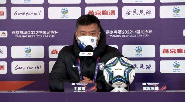 陈妍希陈晓求婚后首亮相 穿情侣装亲密合体捞金 2015-12-11 ​昨日，陈晓、陈妍希公开恋情后首次合体捞金，当天两人同穿黑色情侣装恩爱出场，陈妍希紧搂男友下楼梯十分甜蜜。