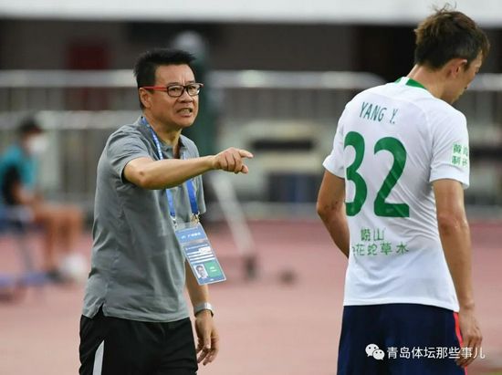 ”十字架，是电影中反复出现的意象。